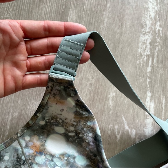 Lululemon Lab V-Neck Train Bra Print - Morpheus Multi - Picture 4 of 7